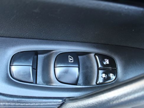 Used 2021 Nissan Rogue Sport SV FWD image 29