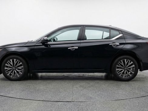 Used 2025 Nissan Altima 2.5 SV image 5