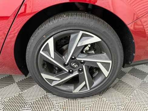 New 2025 Hyundai Elantra Limited image 19