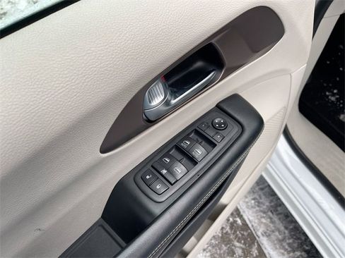 Used 2020 Chrysler Voyager Lxi image 22