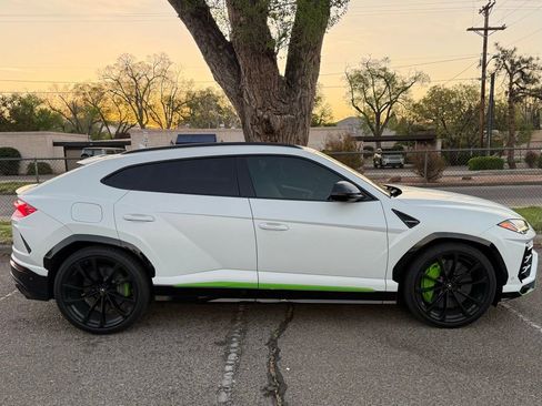 Used 2020 Lamborghini Urus AWD/4WD image 4