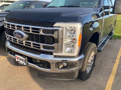 Used 2023 Ford F250 XLT w/ FX4 Off-Road Package AWD/4WD image 19