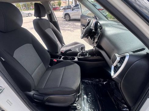 Used 2020 Kia Soul LX FWD image 9