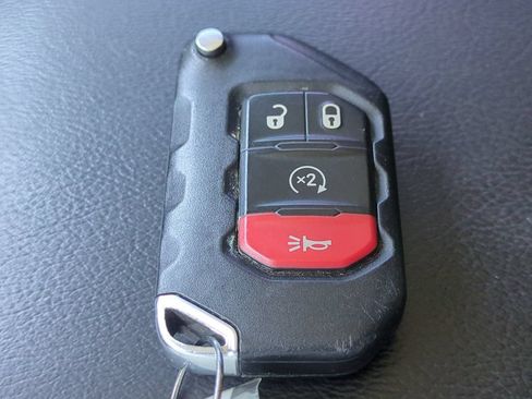 Used 2020 Jeep Wrangler Unlimited Sahara AWD/4WD image 32