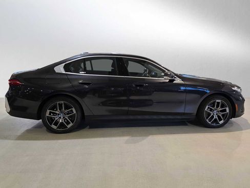 Used 2025 BMW i5 xDrive40 w/ Premium Package image 4