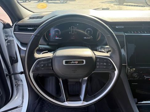 Used 2022 Jeep Grand Cherokee Altitude AWD/4WD image 9