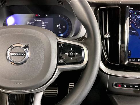 Used 2022 Volvo XC60 B5 R-Design w/ Advanced Package FWD image 19