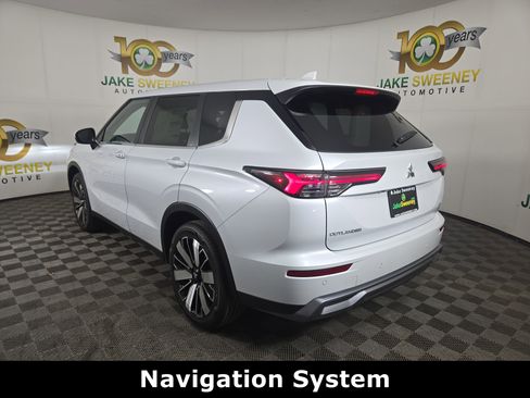 New 2025 Mitsubishi Outlander SE image 5