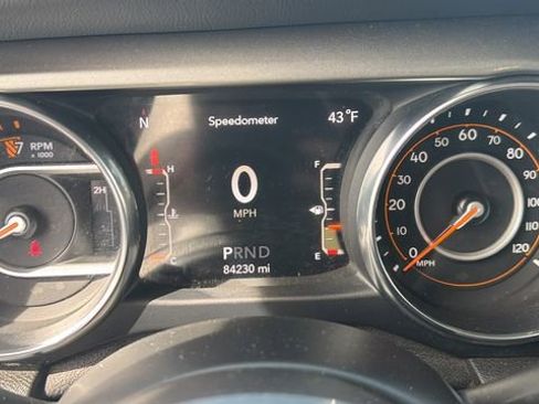 Used 2019 Jeep Wrangler Unlimited Sahara AWD/4WD image 11