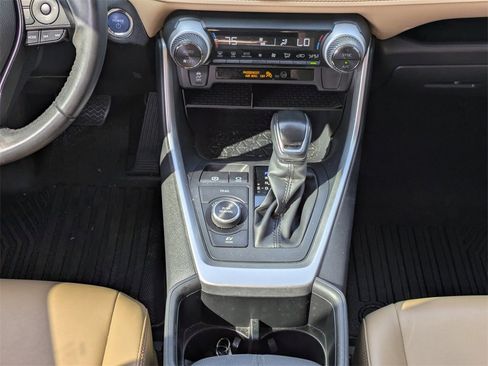 Used 2022 Toyota RAV4 XLE Premium image 20