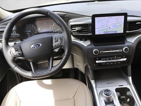 Used 2020 Ford Explorer XLT w/ Equipment Group 202A AWD/4WD image 25