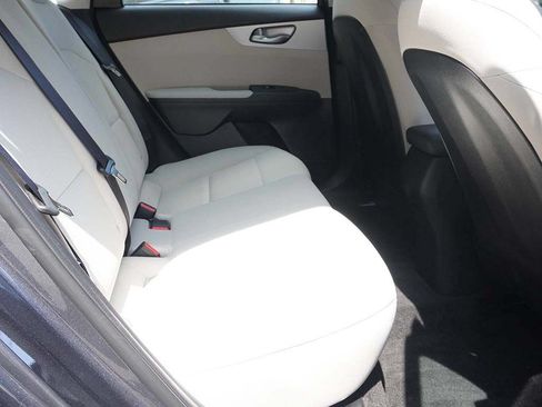 Used 2022 Kia Forte LXS w/ LXS Technology Package FWD image 30