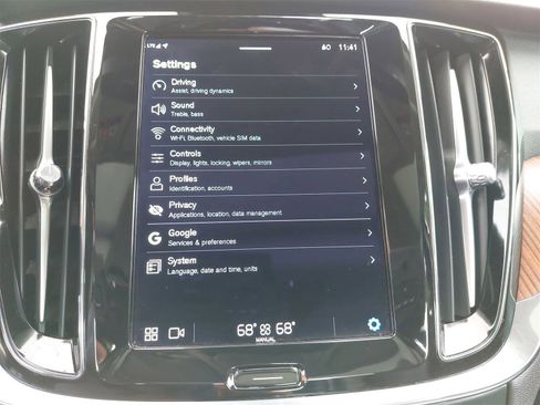 Used 2024 Volvo S60 B5 Plus image 25