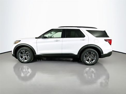 New 2026 Ford Explorer Active w/ Active Comfort Package image 8