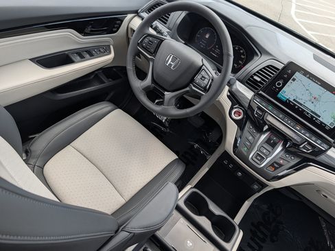 Used 2026 Honda Odyssey Elite image 9