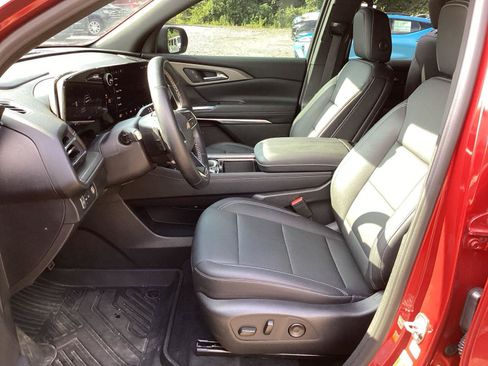 Used 2026 Chevrolet Traverse LT w/ Driver Confidence Package FWD image 6