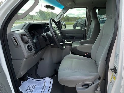 Used 2009 Ford E-350 and Econoline 350 XLT RWD image 16
