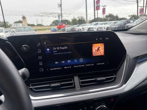 Used 2025 Chevrolet Trax LT w/ LT Convenience Package FWD image 20