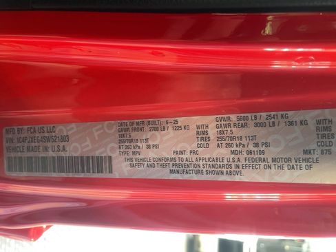Used 2025 Jeep Wrangler Unlimited Sahara AWD/4WD image 20