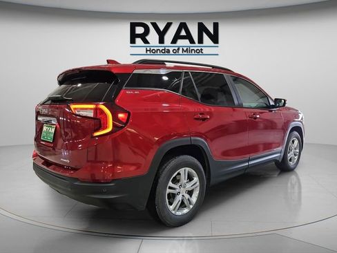 Used 2023 GMC Terrain SLE w/ Driver Convenience Package image 11