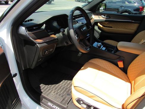 Used 2025 Jeep Grand Cherokee L Summit AWD/4WD image 22