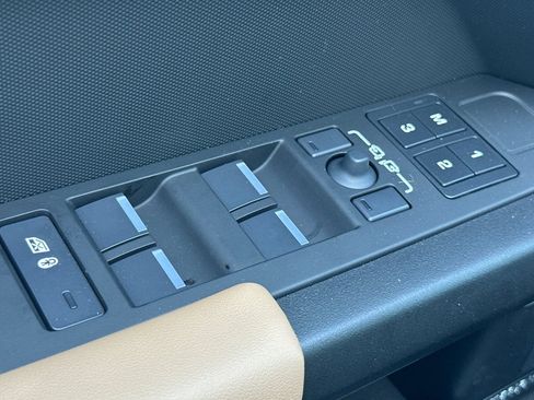 New 2026 Land Rover Defender 130 V8 AWD/4WD image 11