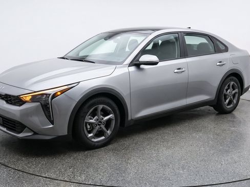 Used 2025 Kia K4 FWD image 3