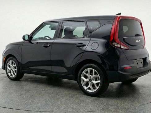 Used 2025 Kia Soul LX w/ LX Technology Package FWD image 5