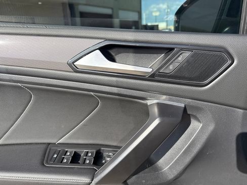 Used 2024 Volkswagen Tiguan SE FWD image 12