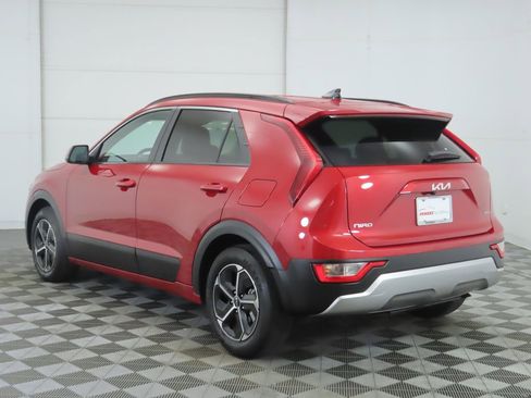 Used 2023 Kia Niro EX image 7