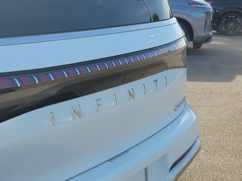 New 2026 INFINITI QX80 Luxe image 6