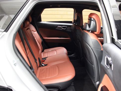 Used 2023 Kia Sportage SX image 27