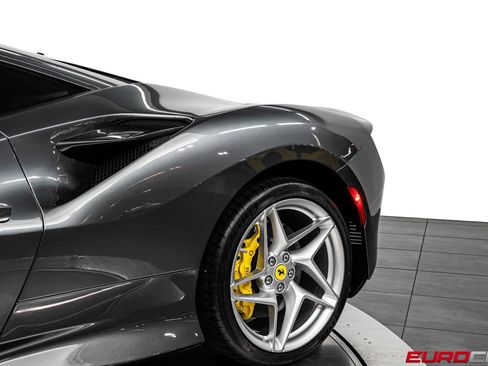 Used 2021 Ferrari F8 Tributo RWD image 17