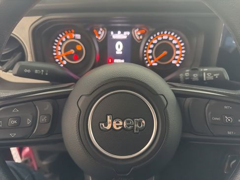 Used 2024 Jeep Wrangler Sport image 11