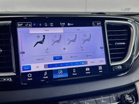 Used 2024 Chrysler Pacifica Touring-L FWD image 23