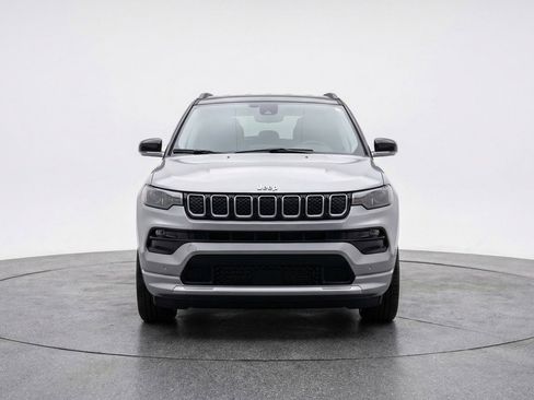 Used 2025 Jeep Compass Limited AWD/4WD image 2