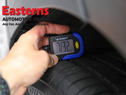 Used 2025 Volkswagen Taos SE AWD/4WD image 26