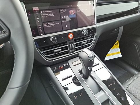 Certified 2026 Porsche Macan AWD/4WD image 29