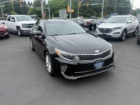 Used 2018 Kia Optima S FWD image 2