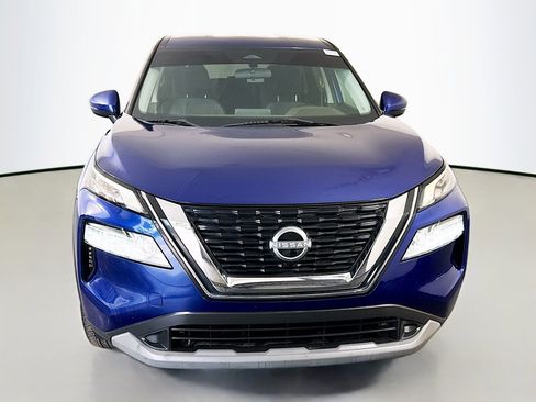 Used 2022 Nissan Rogue SV FWD image 2