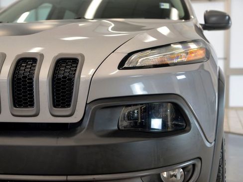 Used 2016 Jeep Cherokee Trailhawk w/ Cold Weather Group image 11