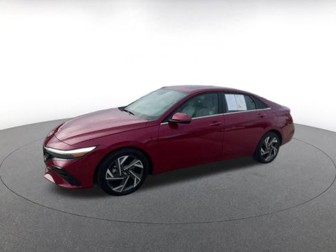 Used 2025 Hyundai Elantra Limited image 8