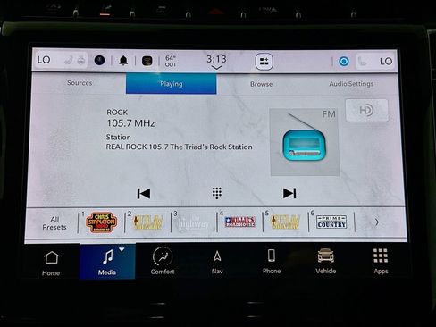 Used 2023 Jeep Grand Cherokee Limited w/ Black Appearance Package image 17