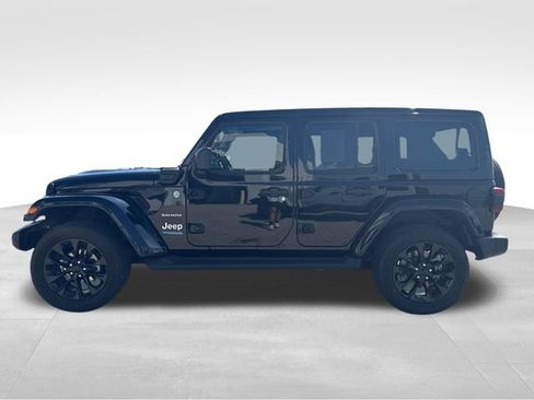 Used 2022 Jeep Wrangler Unlimited Sahara w/ Cold Weather Group AWD/4WD image 9