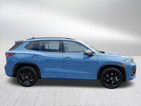 Certified 2025 Volkswagen Tiguan SE R-Line AWD/4WD image 8