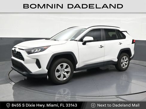 Used 2020 Toyota RAV4 LE FWD image 1