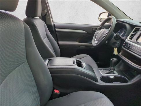 Used 2019 Toyota Highlander LE image 21