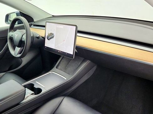 Used 2021 Tesla Model Y Long Range image 30