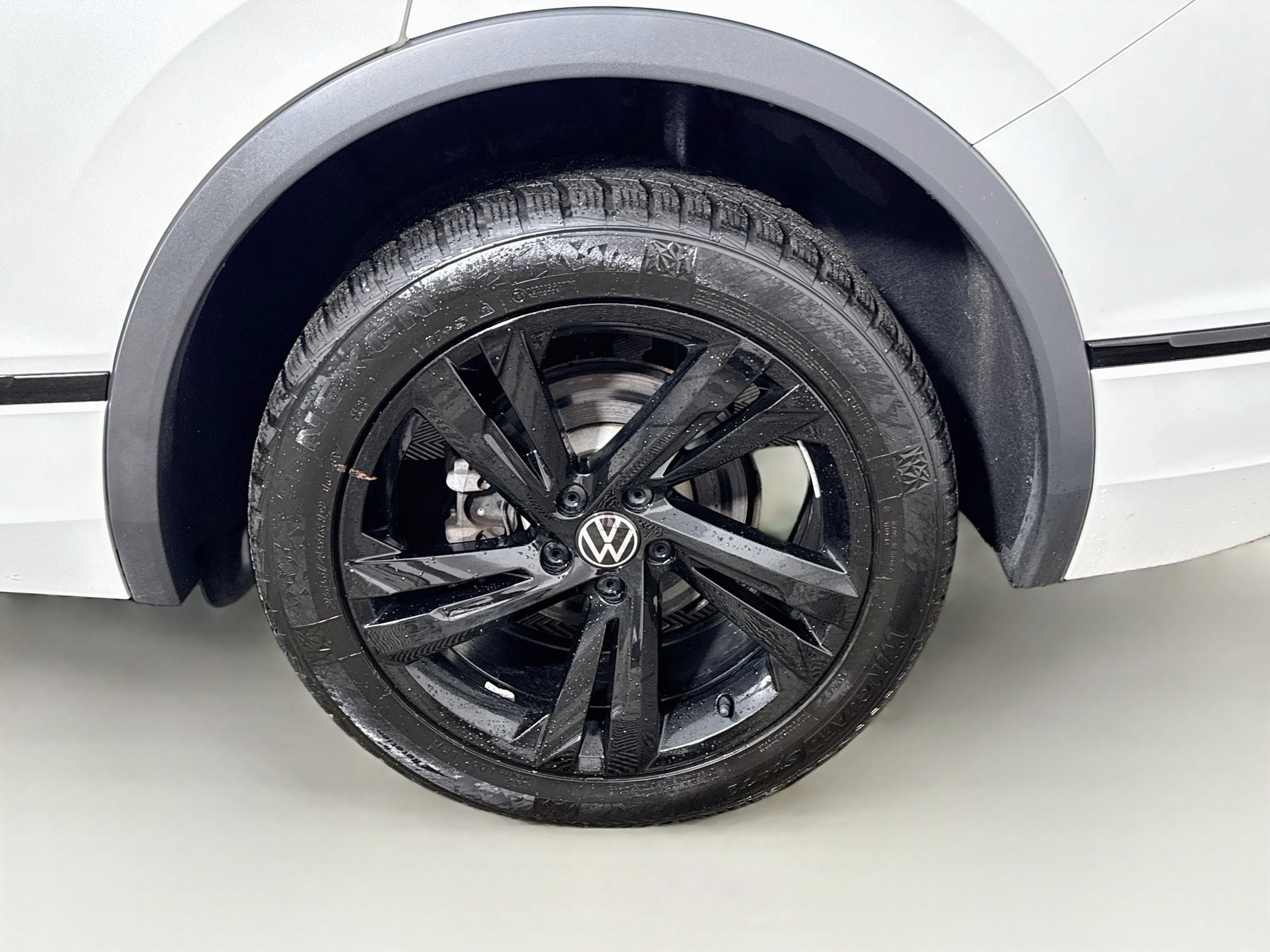 Used 2023 Volkswagen Tiguan SE R-Line AWD/4WD image 27