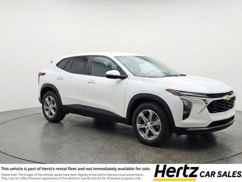 Used 2025 Chevrolet Blazer LT FWD image 1